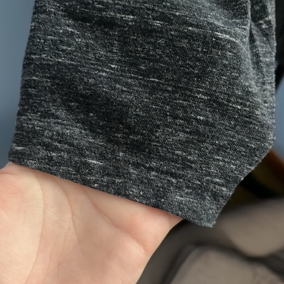 Old Navy (GRAY) Soft-Washed Crew-Neck Long-Sleeve Tee - Picture 5 of 6